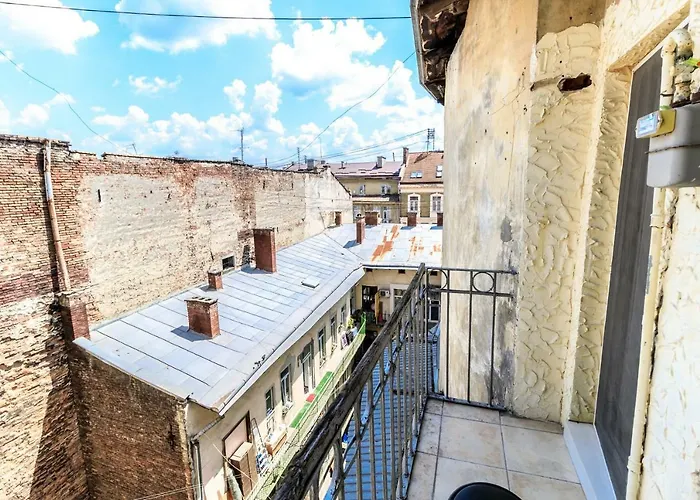 Near Park Franka * إلفيف